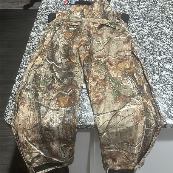 Arctic Shield Insulated Bibs in Realtree Camo - Picture 2 of 2
